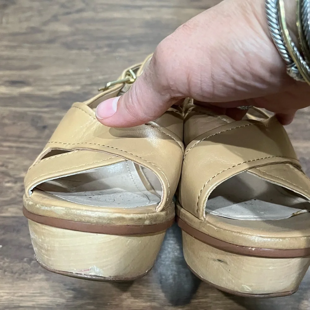 Pour La Victoire‎ Tan Sandals Sz. 8.5